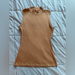 Casual yellow tshirt vest